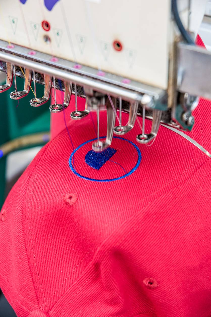 écusson personnalisé logo brodé tenue de travail identité visuelle